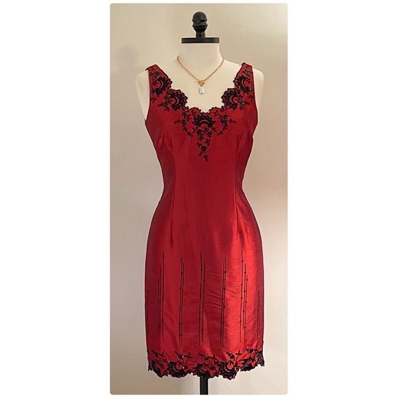 💕Beautiful Red Festive Holiday Dress with Beautiful Black Embroidery & Sequins - Picture 2 of 15